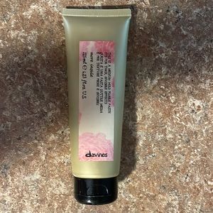 Davines medium hold pliable hair paste 4.23oz bottle used 3-4 times